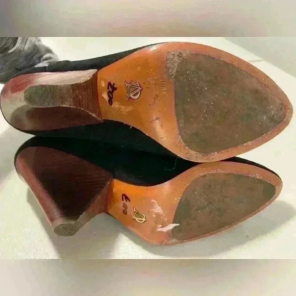 Vince Camuto Signature Germina Asymmetric-Zip Suede Boots 9 - Picture 5 of 7